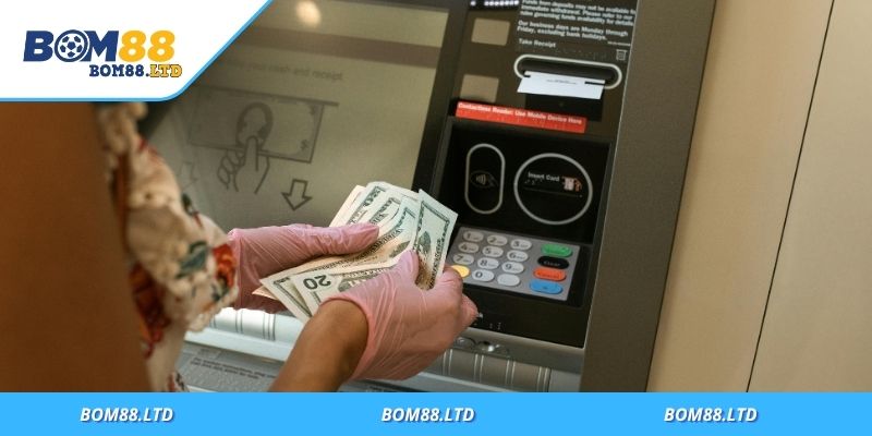 Rút tiền Bom88 thể hiện sự uy tín